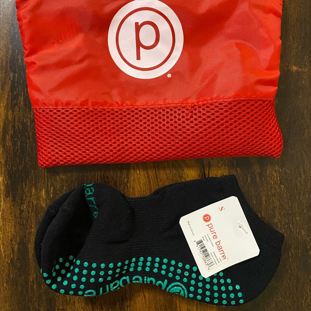 Pure barre green sticky socks with pouch